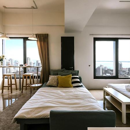 Muji Studio 2 - Seaview At 218 Tropicana Near Komtar Food Heaven With Netflix & Tv Box ジョージタウン エクステリア 写真